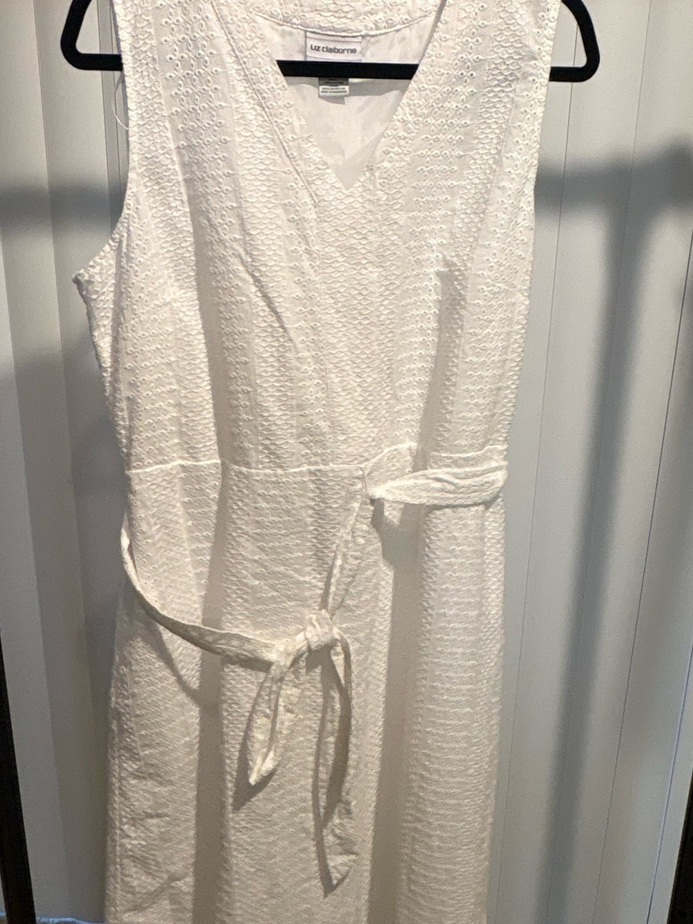 Liz Claiborne white vneck dress